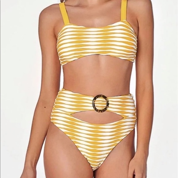 Bikini - Picture 3 of 5